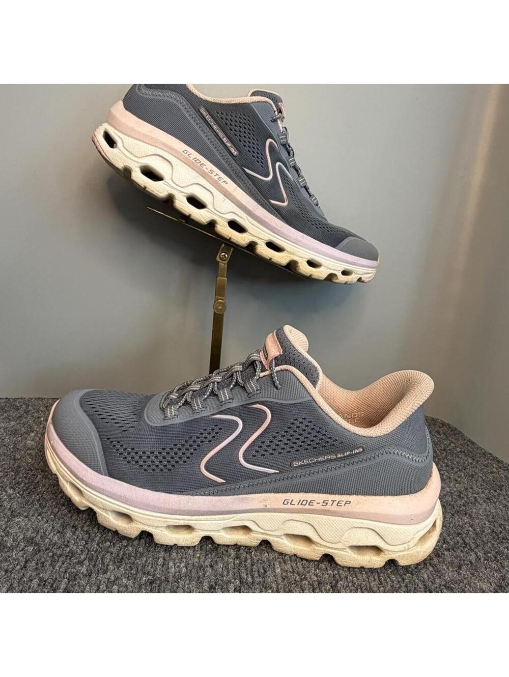 Sketchers women’s blue and pink slip ins size 8.5